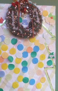 多目的室へ上がる階段付近の飾り(図書ボランティアさん作成)