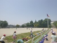 休み時間の校庭